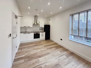 KITCHEN LOUNGE- click for photo gallery